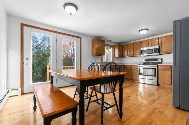 135 Forrest St Apt 10, Plaistow, NH 03865