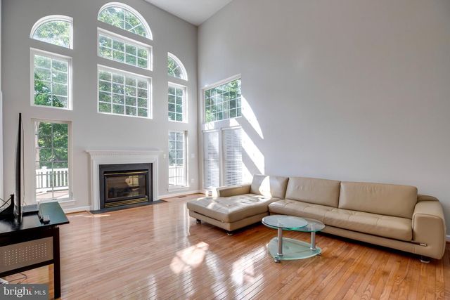 13515 LAMIUM LN, Centreville, VA 20120