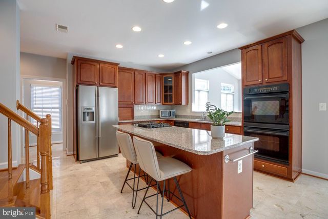 13515 LAMIUM LN, Centreville, VA 20120