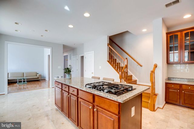 13515 LAMIUM LN, Centreville, VA 20120
