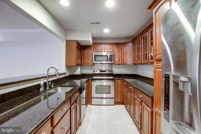 13515 LAMIUM LN, Centreville, VA 20120