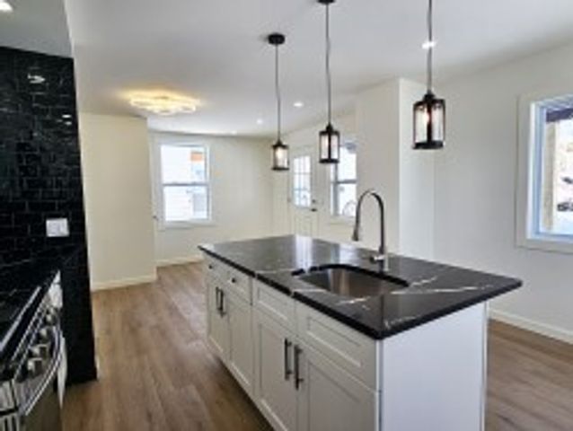 806 Ridge Ave, Jeannette, PA 15644