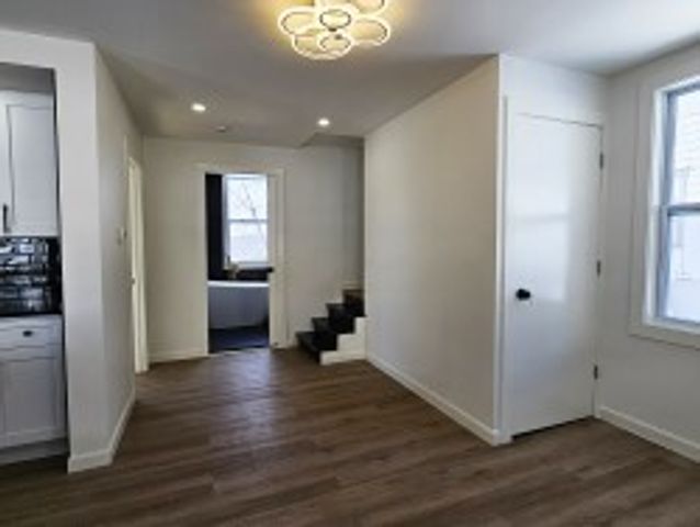 806 Ridge Ave, Jeannette, PA 15644