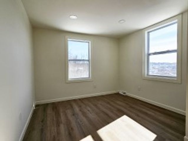 806 Ridge Ave, Jeannette, PA 15644