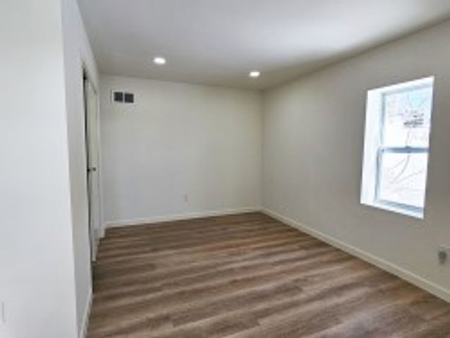 806 Ridge Ave, Jeannette, PA 15644