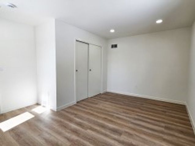 806 Ridge Ave, Jeannette, PA 15644