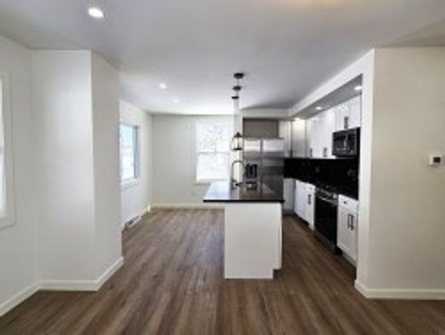 806 Ridge Ave, Jeannette, PA 15644