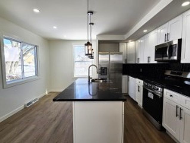 806 Ridge Ave, Jeannette, PA 15644