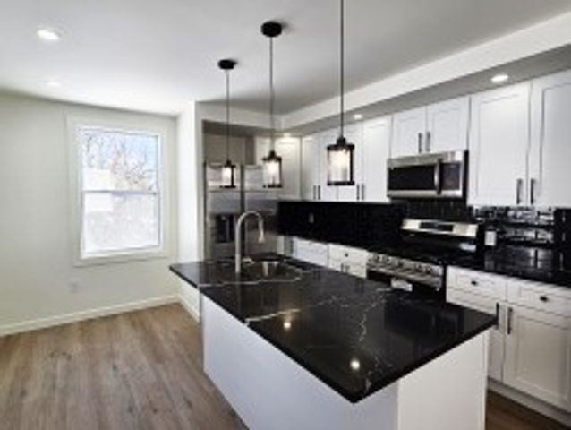 806 Ridge Ave, Jeannette, PA 15644