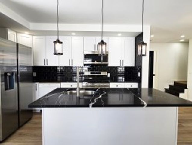 806 Ridge Ave, Jeannette, PA 15644