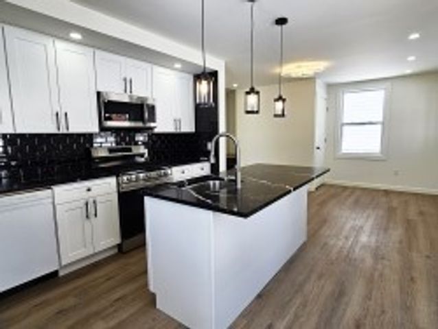 806 Ridge Ave, Jeannette, PA 15644