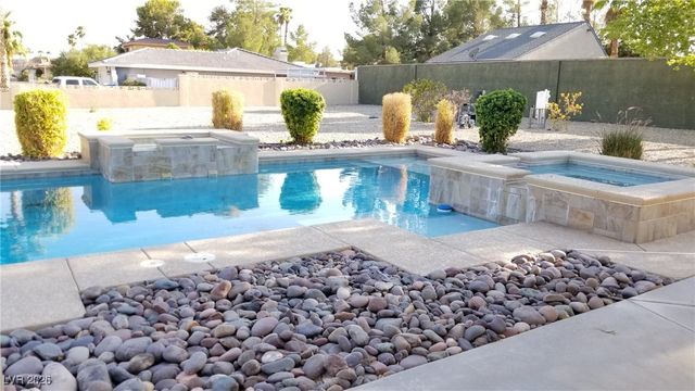 7015 EL PARQUE Avenue, Las Vegas, NV 89117