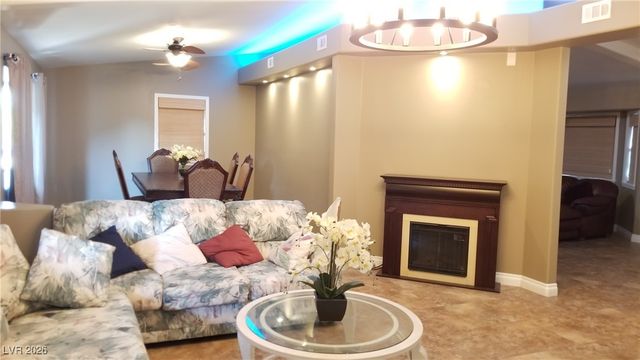 7015 EL PARQUE Avenue, Las Vegas, NV 89117