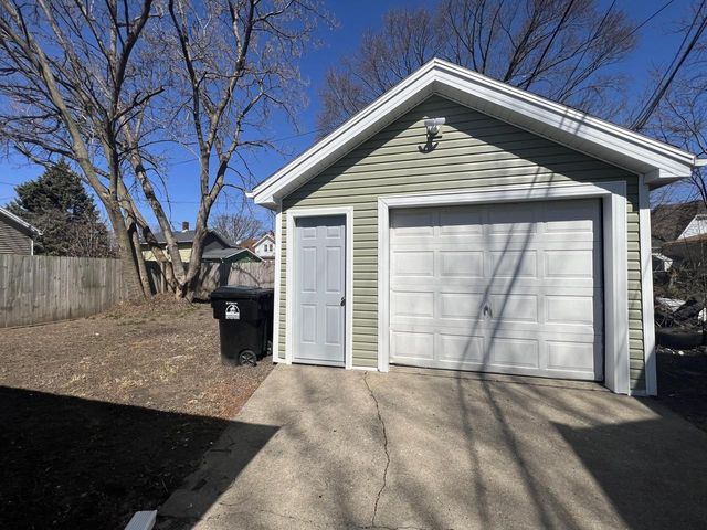 614 11th STREET, Racine, WI 53403