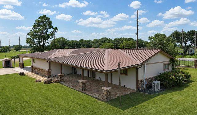2114 Penny Lake Drive, Wallis, TX 77485