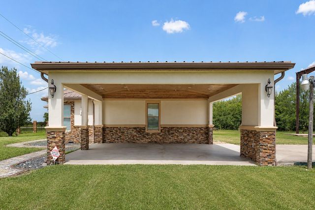 2114 Penny Lake Drive, Wallis, TX 77485