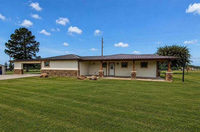2114 Penny Lake Drive, Wallis, TX 77485