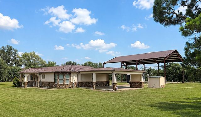 2114 Penny Lake Drive, Wallis, TX 77485