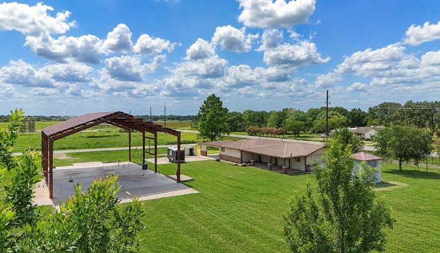 2114 Penny Lake Drive, Wallis, TX 77485