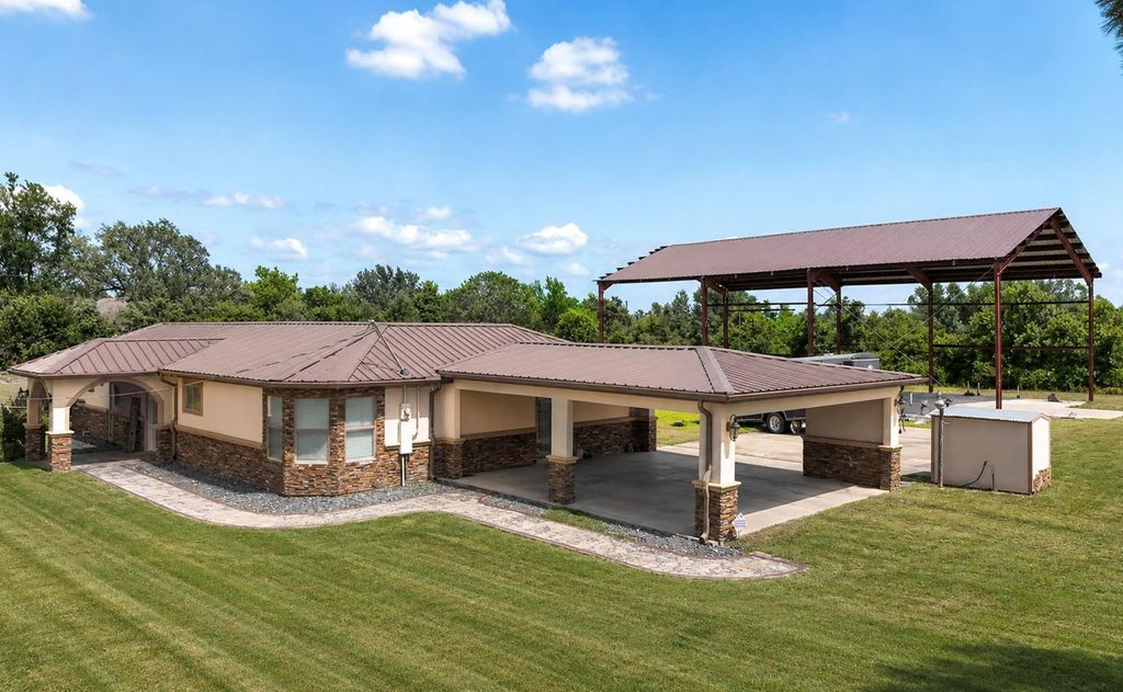 2114 Penny Lake Drive, Wallis, TX 77485