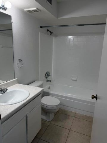 2647 NW 33rd Street 2310, Oakland Park, FL 33309