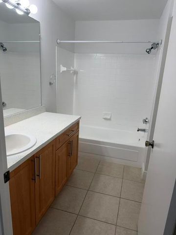 2647 NW 33rd Street 2310, Oakland Park, FL 33309