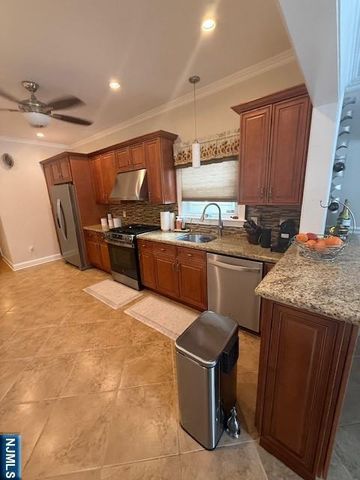 413 21st Street, Union City, NJ 07087