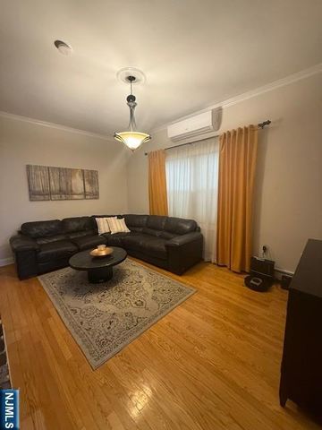 413 21st Street, Union City, NJ 07087