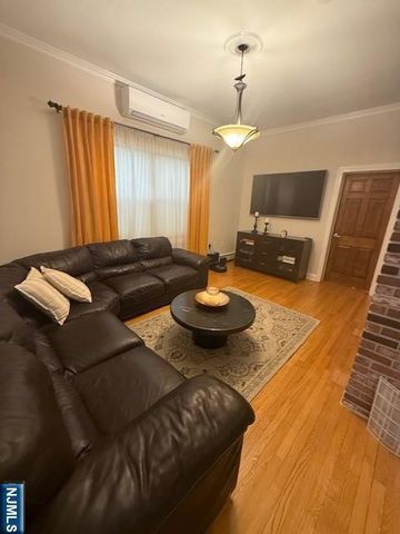 413 21st Street, Union City, NJ 07087