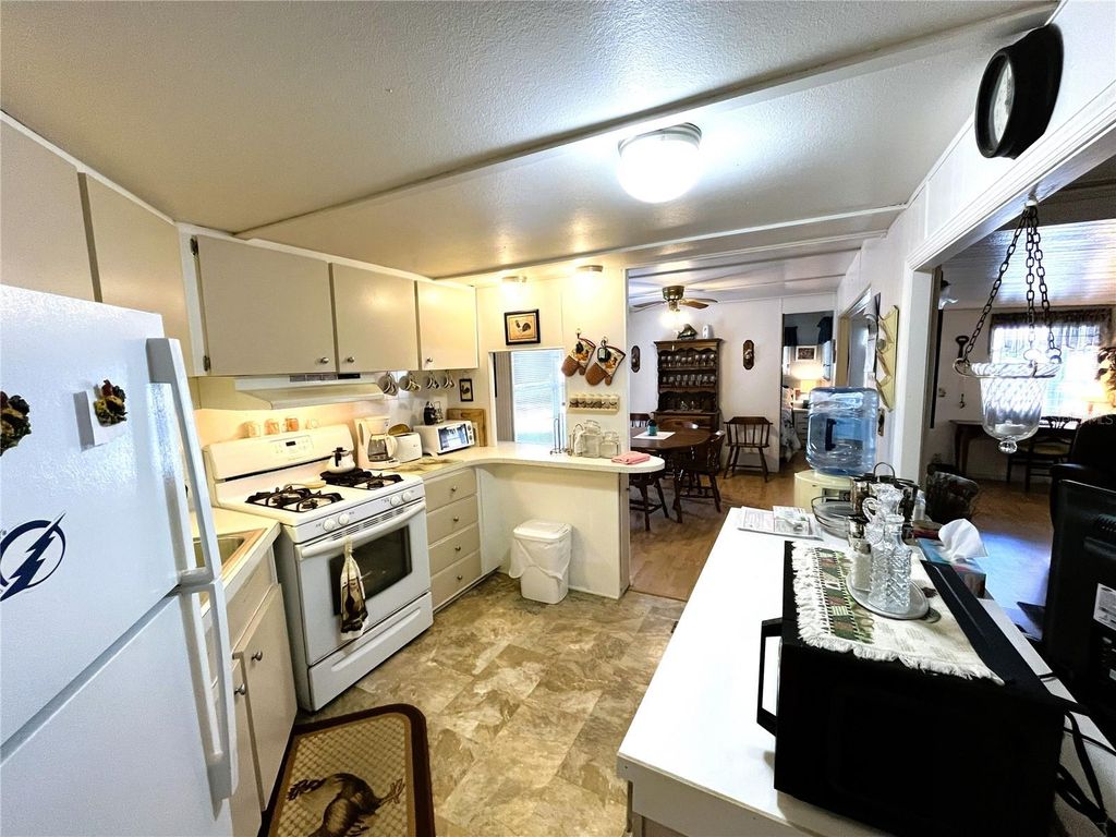 Image 10 of property listing at 1807 IOWA AVENUE, Bradenton, FL 34207