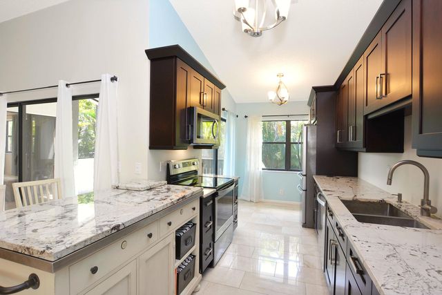 2406 Aspen Way 2406, Boynton Beach, FL 33436