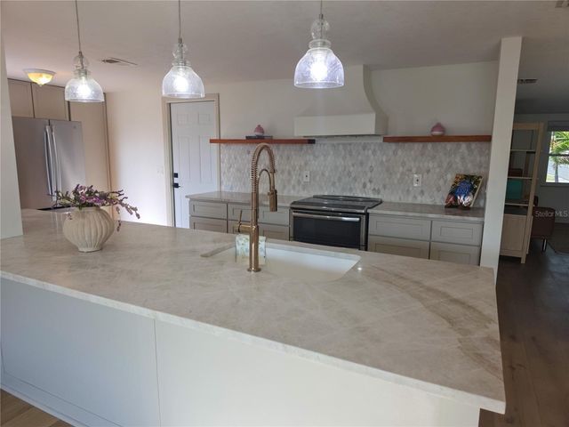 505 RED MANGROVE LANE, Apollo Beach, FL 33572