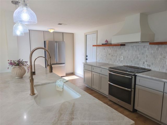 505 RED MANGROVE LANE, Apollo Beach, FL 33572