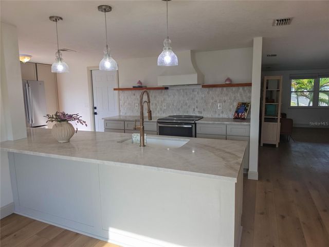 505 RED MANGROVE LANE, Apollo Beach, FL 33572