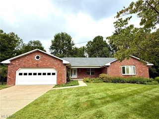 305 Flintwood Drive, Marietta, OH 45750