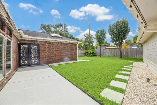 15835 Echo Lodge Drive, Houston, TX 77095
