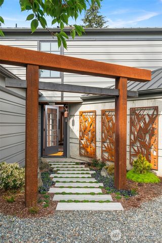 6814 SW Maury Park Rd, Vashon, WA 98070