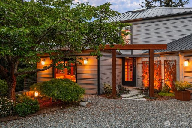 6814 SW Maury Park Rd, Vashon, WA 98070