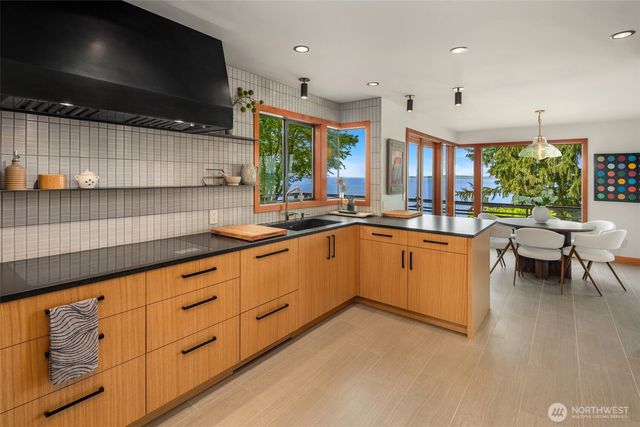6814 SW Maury Park Rd, Vashon, WA 98070