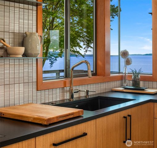 6814 SW Maury Park Rd, Vashon, WA 98070