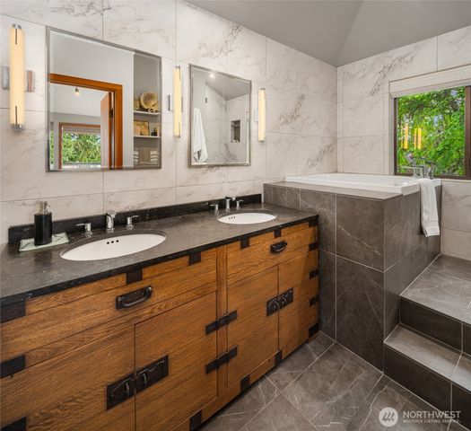 6814 SW Maury Park Rd, Vashon, WA 98070