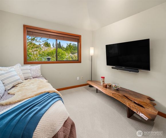 6814 SW Maury Park Rd, Vashon, WA 98070