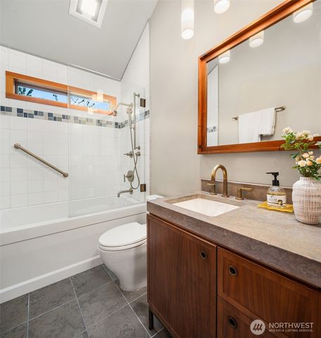 6814 SW Maury Park Rd, Vashon, WA 98070