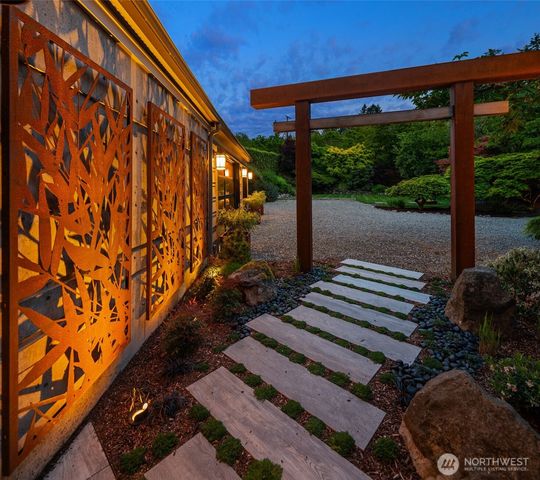 6814 SW Maury Park Rd, Vashon, WA 98070