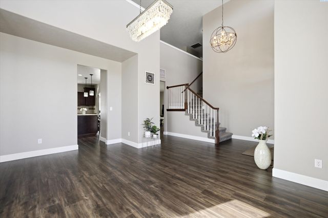 5714 Santa Fe Ln, Pasco, WA 99301