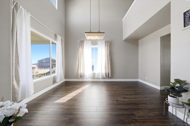 5714 Santa Fe Ln, Pasco, WA 99301