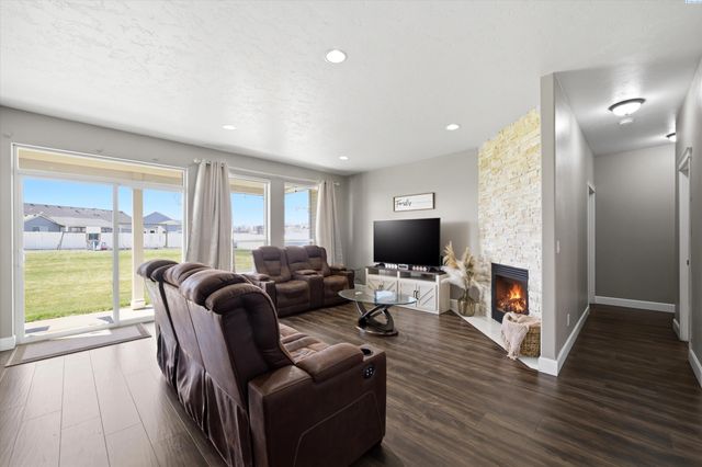 5714 Santa Fe Ln, Pasco, WA 99301