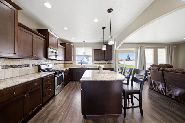 5714 Santa Fe Ln, Pasco, WA 99301