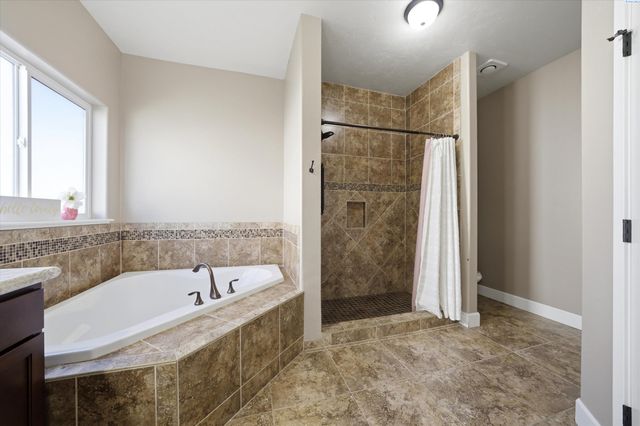 5714 Santa Fe Ln, Pasco, WA 99301