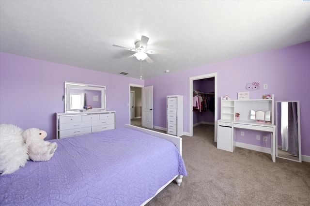 5714 Santa Fe Ln, Pasco, WA 99301